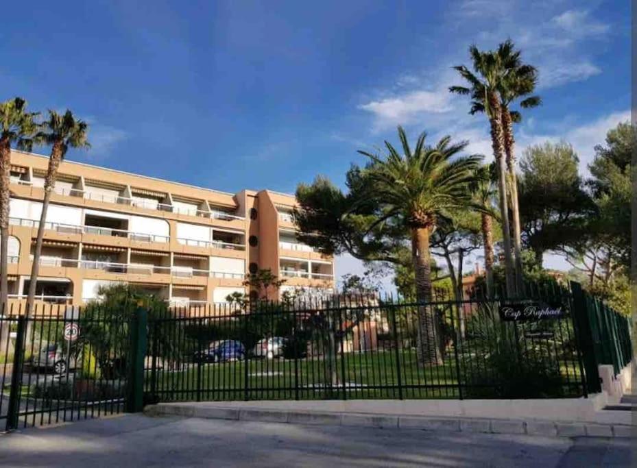 Chaleureux Appartement Face Au Port Sta Lucia, Tout A Pieds, Wifi Сен-Рафаэль Экстерьер фото